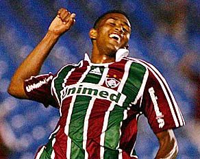 Em noite de Maicon, Fluminense vence Ã­Âguia e se classifica