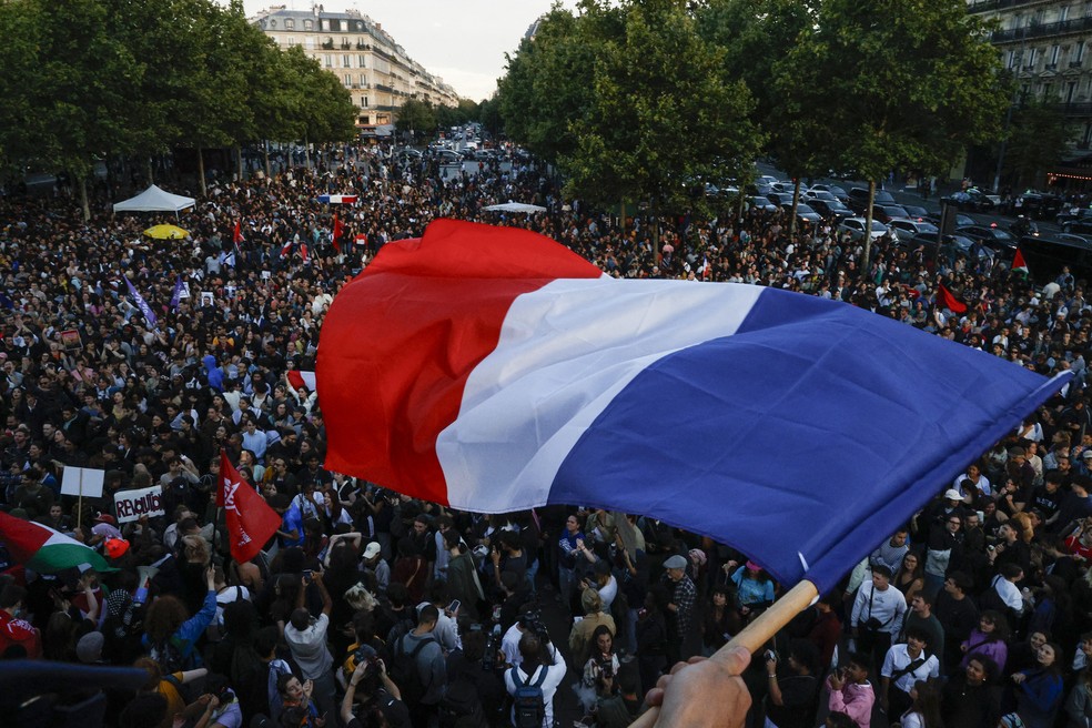 França: Em reviravolta, esquerda vence eleições legislativas, mas não forma maioria