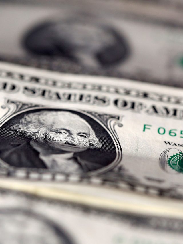 Câmbio: Dólar hoje sobe mais de 1% com aversão ao risco após divisão na decisão do Copom