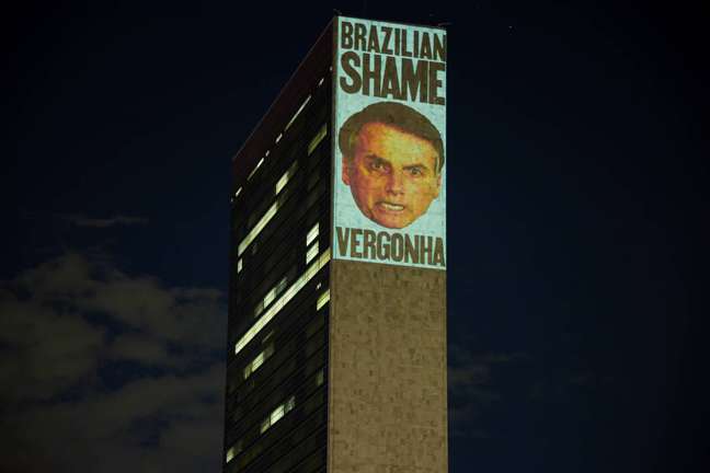 Projeção chama Bolsonaro de "vergonha" antes de Assembleia-Geral da ONU