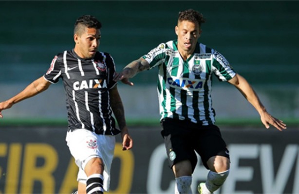 Jogadores do Corinthians comemoram empate sob  "condições adversas "