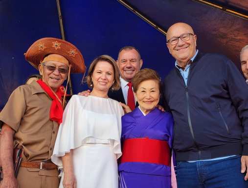 DESFILE COMEMORATIVO ABRE AS FESTIVIDADES DOS 93 ANOS DE ASSAÍ
