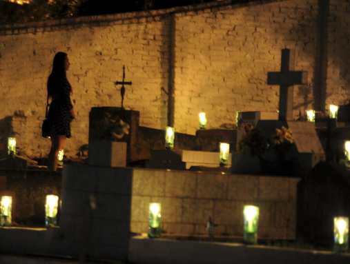 imagens/thumbs/08-03-2020_Velas_Cemiterio.jpg