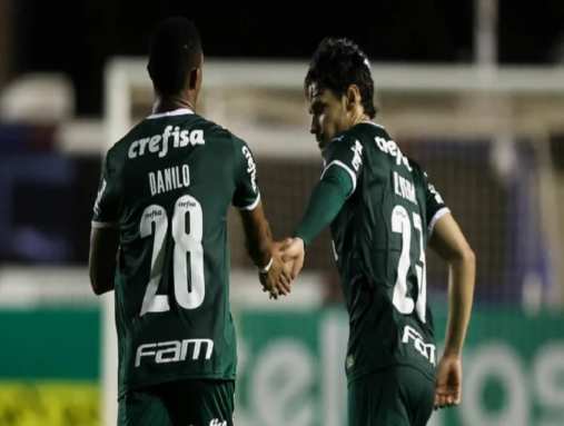 Palmeiras vence Juazeirense com gol do convocado Danilo Em Londrina, Raphael Veiga contou com a sorte para garantir a vitória alviverde em cobrança de pênalti