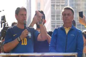 imagens/thumbs/30-06-2025_tarcisio-e-bolsonaro-vestem-azul-na-paulista-.jpg